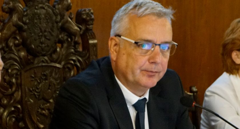 Jak zatrzymać młodych w Szczecinku? Pomysł burmistrza: praca w klastrze, grunty deweloperom