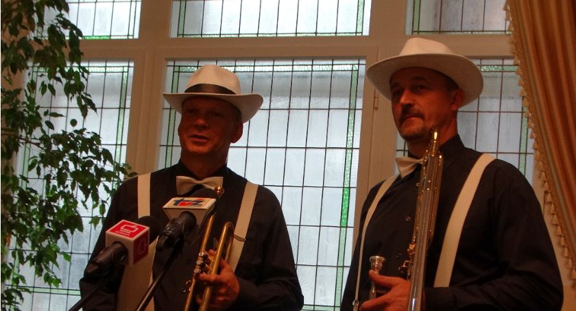 Przed nami jubileuszowy Dixie Rajd Old Mobile. Jazz, zabytkowe auta i... piętrowy autobus