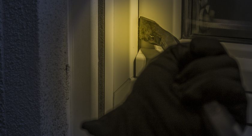 We trzech włamali się po 100 zł i zakupy