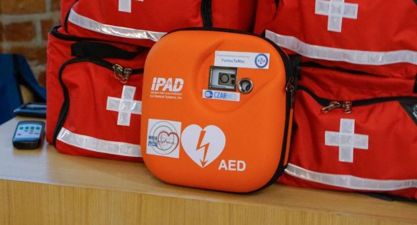 Kolejny defibrylator AED będzie dostępny publicznie. Trafi na Stadion Miejski