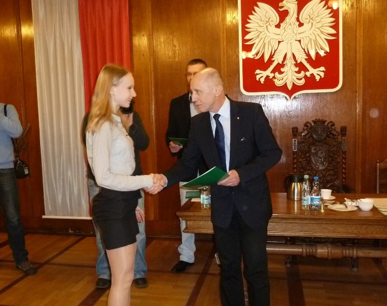 Stypendia burmistrza: nagrodzono najzdolniejszych