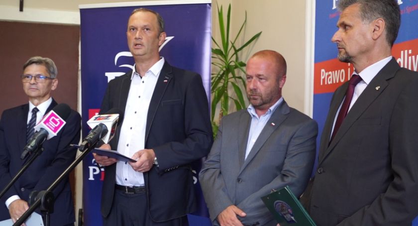 Długi, chwilówki, a na koniec sprzedaż szpitala za złotówkę? Briefing prasowy PiS