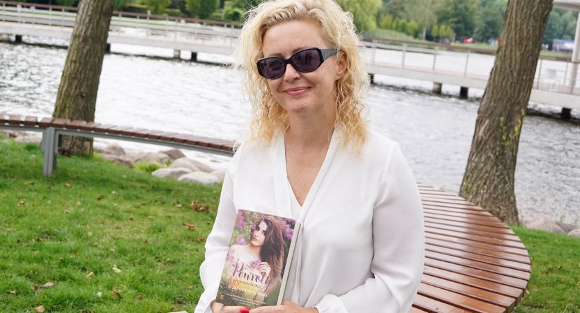 Pisarka Sylwia Trojanowska spacerowała po Szczecinku. Jest pod wrażeniem!