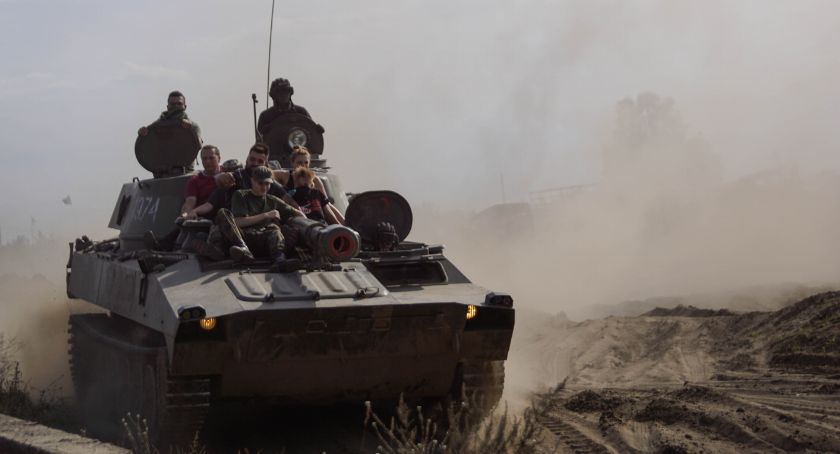 Kurz i ryk ciężkich maszyn. Wystartował XVI Międzynarodowy Zlot Pojazdów Militarnych w Bornem Sulinowie