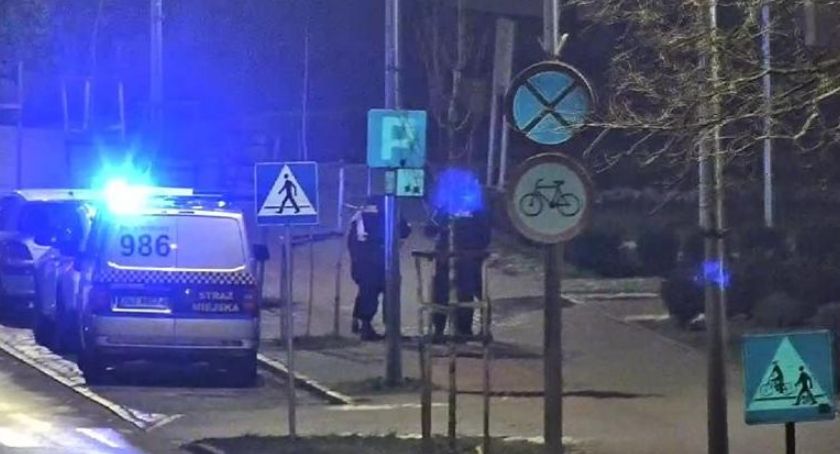 Pijaństwo, bójki, zniszczone ławki i przystanki. Jakie wyczyny mieszkańców Szczecinka utrwala miejski monitoring?