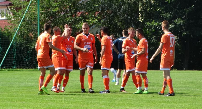 Mecz z opóźnieniem i gol stracony w ostatnich minutach. MKP remisuje z Sokołem