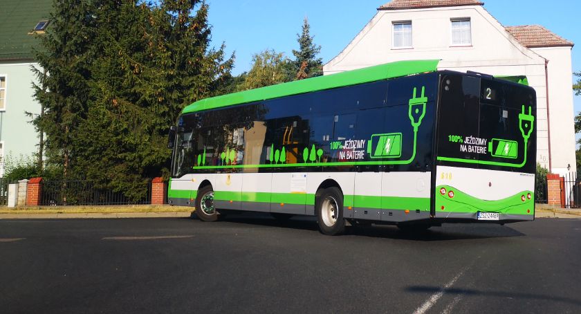 Cięcia w rozkładach jazdy autobusów. Burmistrz się tłumaczy