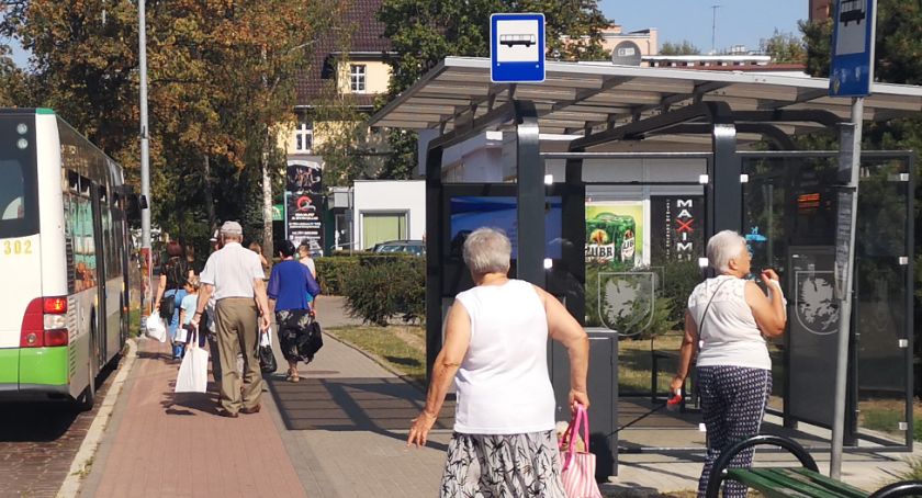 Chciał zniszczyć nowy przystanek. Uderzał ręką w ekran