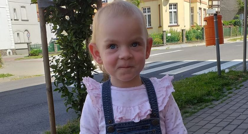 Rak zaatakował oczy małej Amelki. Wciąż potrzebne jest wsparcie