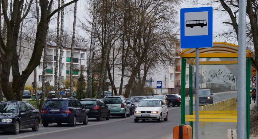 Brak autobusów na Świątki? Na odpowiedź mieszkańcy mogą sobie poczekać