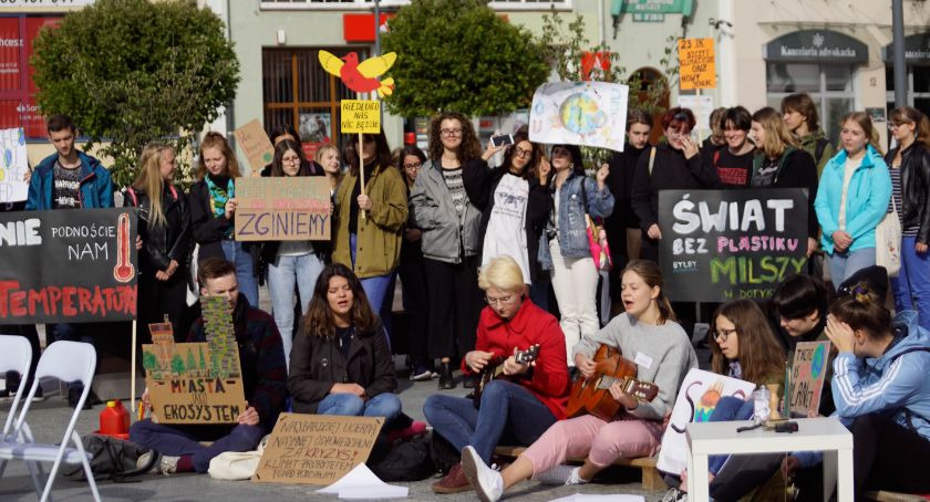 Młodzież jest przejęta klimatem i czystością planety. Protesty także w Szczecinku