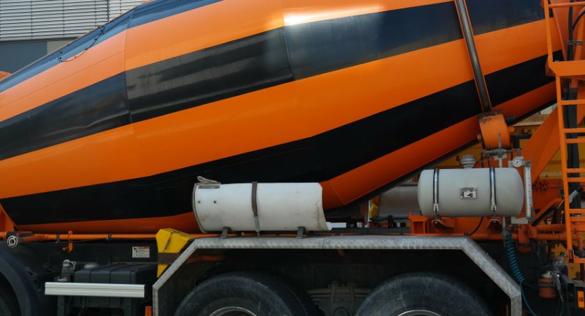Betoniarz, hydraulik, spawacz, mechanik i inne męskie zawody. Oferty pracy PUP w Szczecinku