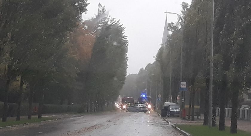 Silny wiatr nad Szczecinkiem. Wichura łamała drzewa, interweniowali strażacy