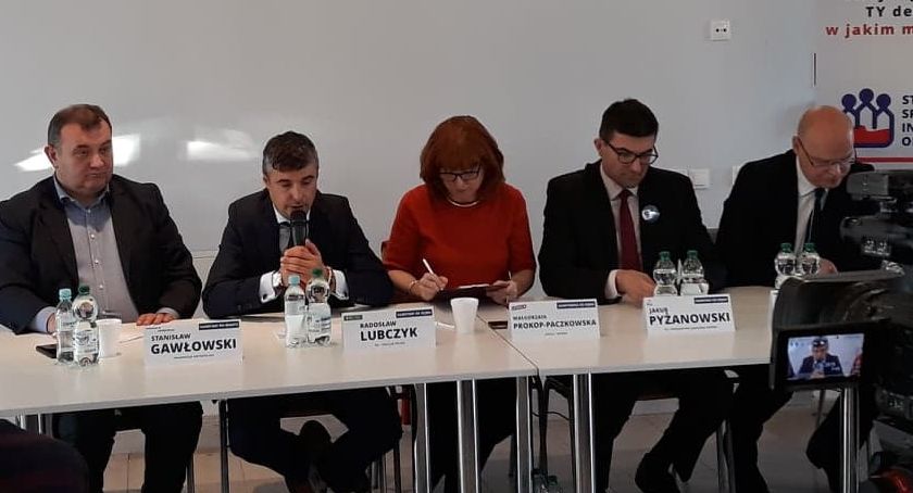„Parlamentarzyści dla regionu” debatowali przedwyborczo w Szczecinku