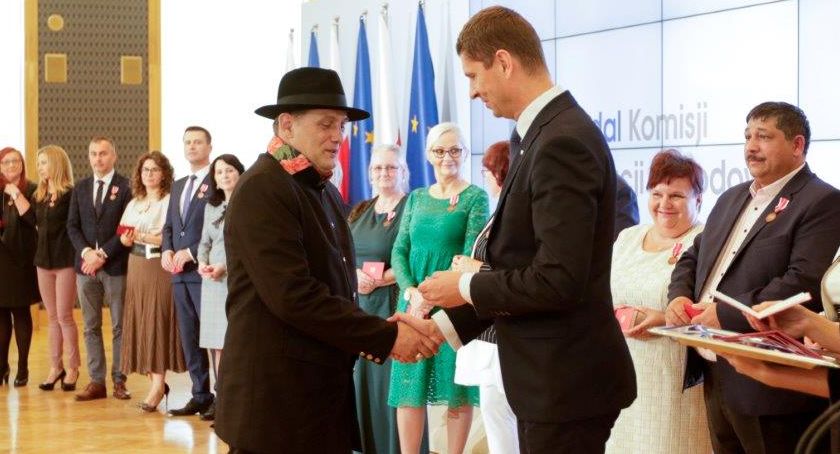 Bogdan Trojanek z Medalem Komisji Edukacji Narodowej