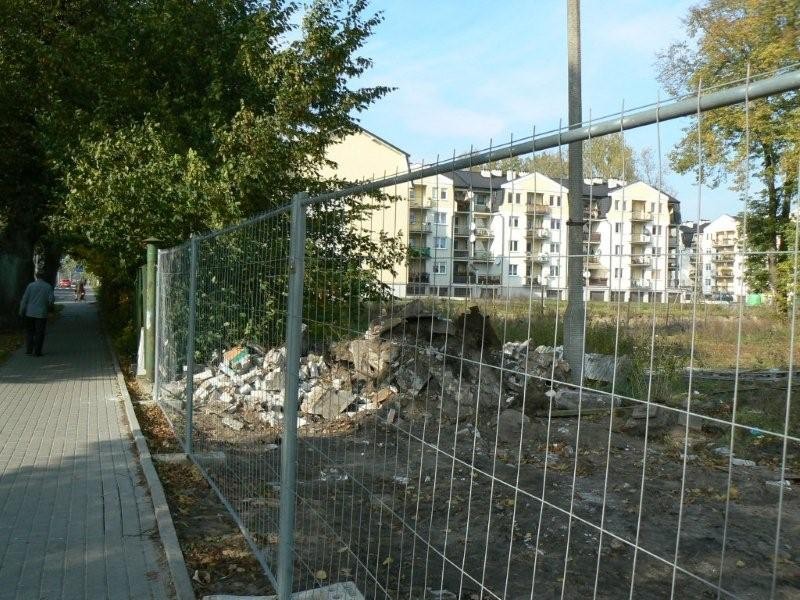 Komenda w budowie. Zaczęli optymistycznie, od płotu
