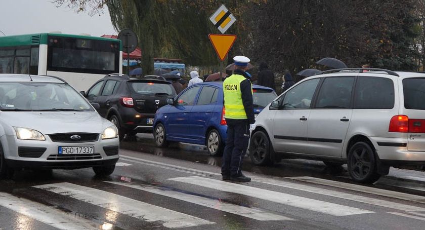 Wszystkich Świętych w Szczecinku. Gdzie zaparkować przy cmentarzu?