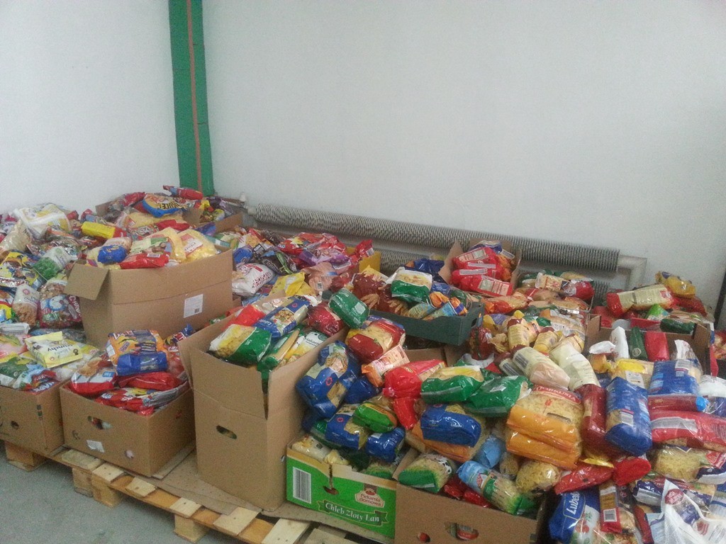 Trzy tony żywności dla głodnych dzieci