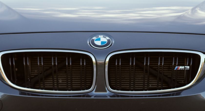 BMW wjechał pod prąd i zaczął uciekać. Miał 2 promile