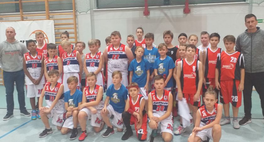 Koszykarze Basketu rozgromili rywali