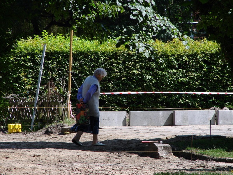 W centralnej części parku utrudnienia dla pieszych i rowerzystów
