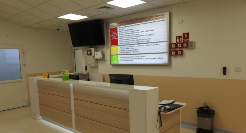 Zamknął się w szpitalnej ubikacji i wybrudził zlew fekaliami