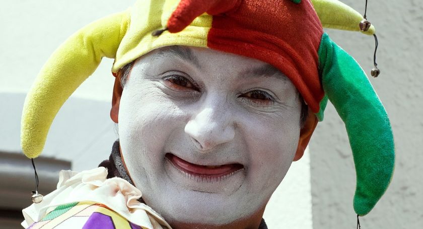 Przyczyna i skutek, czyli błazenada
