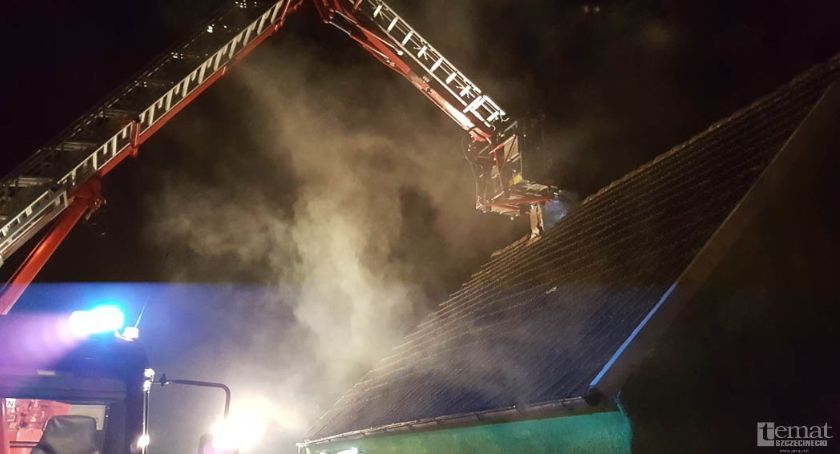 W ogniu stanął komin i samochód. Tydzień straży pożarnej w Szczecinku