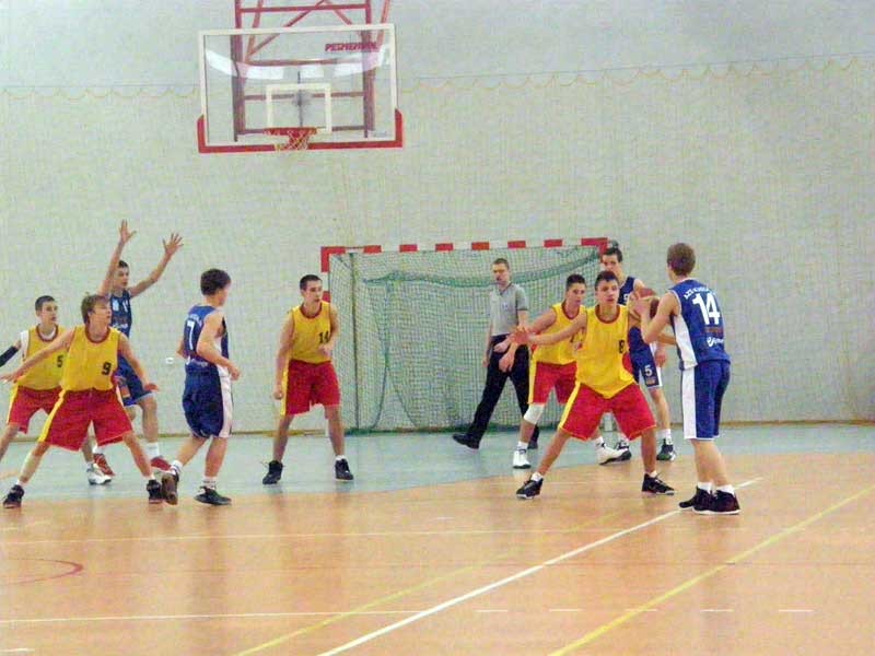 Porażka  koszykarskich  kadetów
