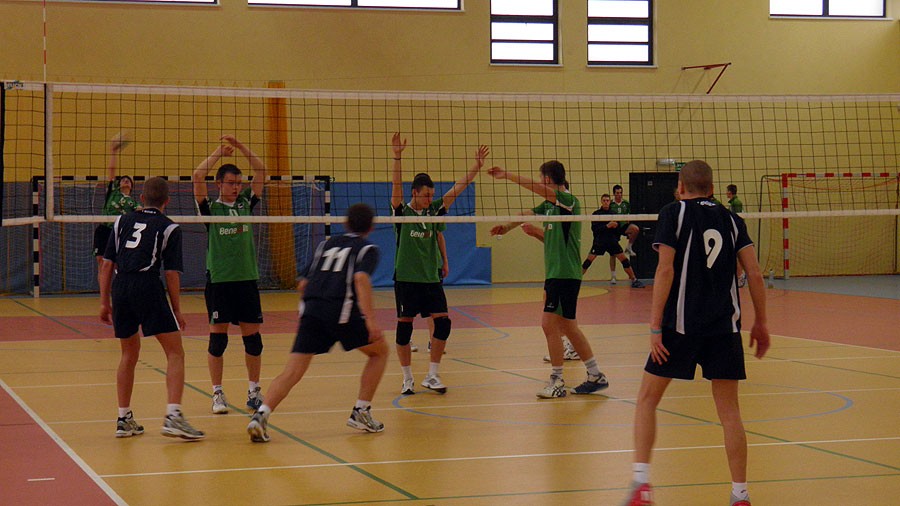Siatkówka: Porażki seniorów i juniorów. Wygrana juniorek