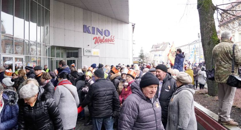 Trzech Króli nie mogło wejść do kina. Dlaczego dla imprezy drzwi były zamknięte? (aktualizacja)