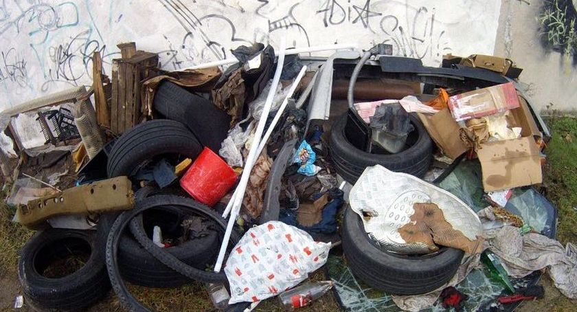Porzucane śmieci w Szczecinku. Czy mamy z tym problem?
