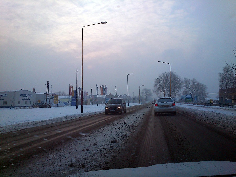 Prawdziwa zima. Ślisko na drogach