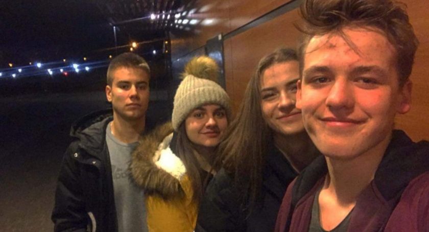 „Glow On Road”. Młodzież w Szczecinku nauczy dzieci bezpieczeństwa na drodze
