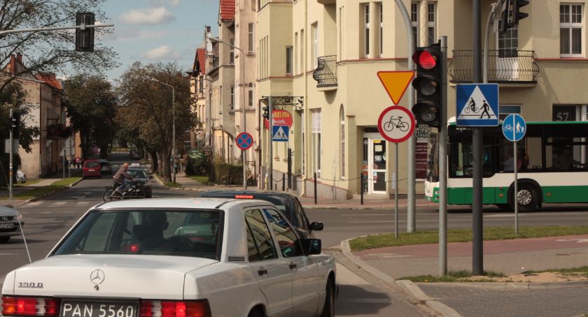 Wpadł z narkotykami, bo... przechodził na czerwonym świetle