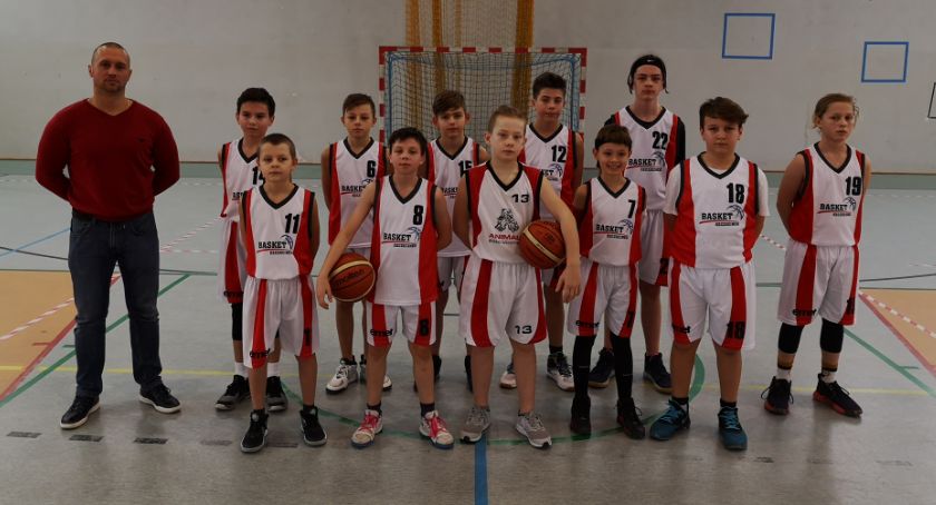 Koszykarze EMET Basket Szczecinek zagrali z liderem