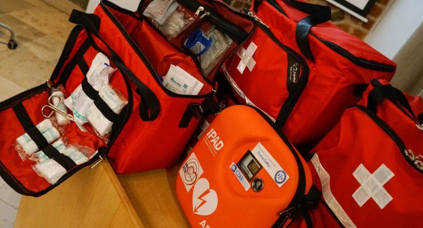 Wypadek pod marketem. Mężczyzna upadł, nikt nie chciał mu pomóc (akt.)