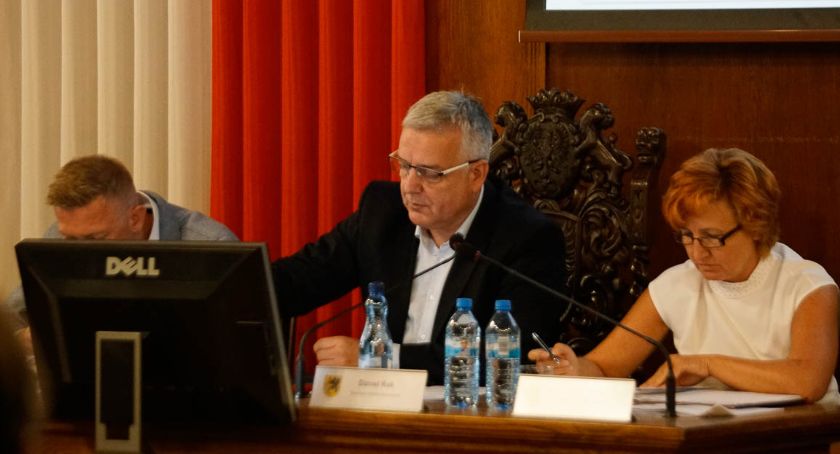 Subiektywny przegląd tygodnia. Kolejny kredyt na 12 mln, podwyżki za śmieci o 30% oraz likwidacja szkół
