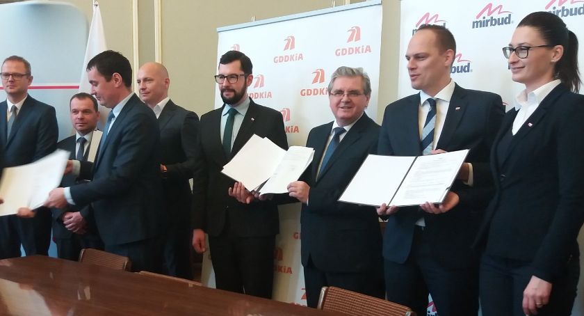 Budowa ekspresowej jedenastki nabiera rozpędu. Trasa S11 na odcinku Koszalin-Bobolice w realizacji