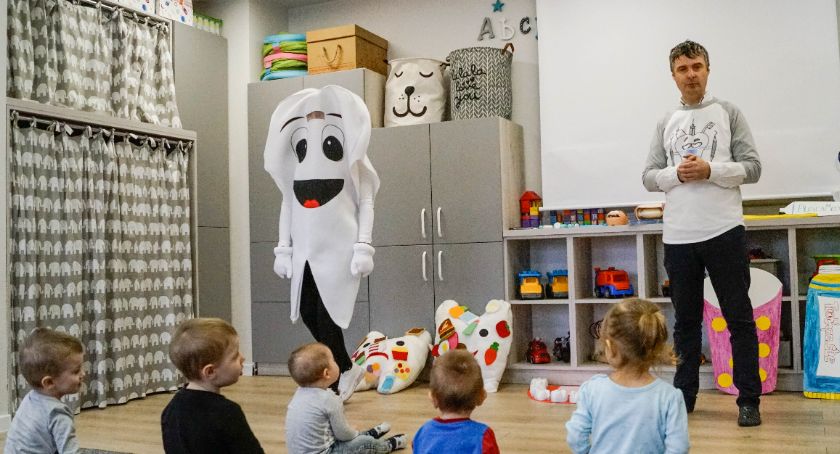 Dentysta w żłobku 4 KIDS: Najmłodsi już wiedzą jak dbać o zęby. Profilaktyka jest ważna!