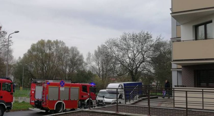 Dzień Kobiet w zepsutej windzie i chłopiec... z kluczykiem na palcu. Tydzień straży pożarnej w Szczecinku