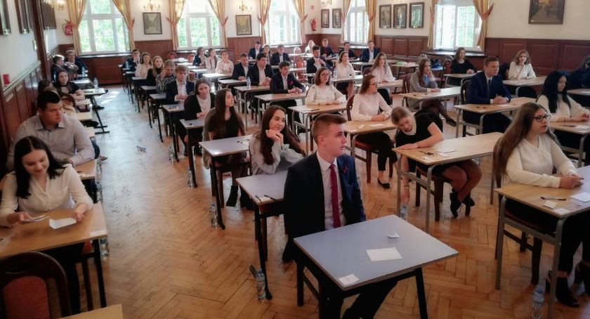 Koronawirus. Rząd zamyka szkoły w całym kraju