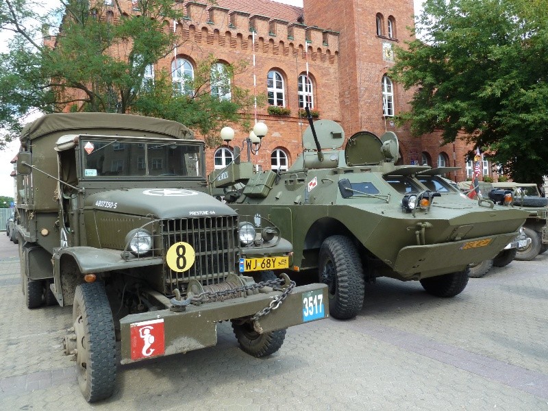 Miłośnicy militariów zawitali na plac przed ratuszem 