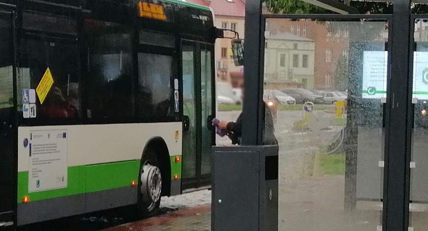 Kierowca autobusu w Szczecinku: Komunikacja musi stanąć. „To co się wyprawia to skrajna nieodpowiedzialność”