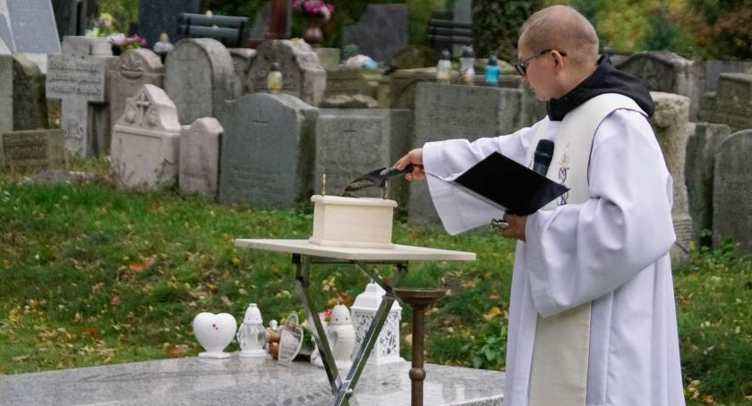 10 pogrzeb dzieci utraconych. W Szczecinku we wspólnym grobowcu pochowanych zostanie 48 dzieci!