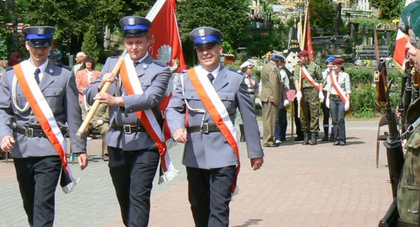 Policja w Szczecinku szuka kandydatów do służby. Na jaką wypłatę można liczyć?