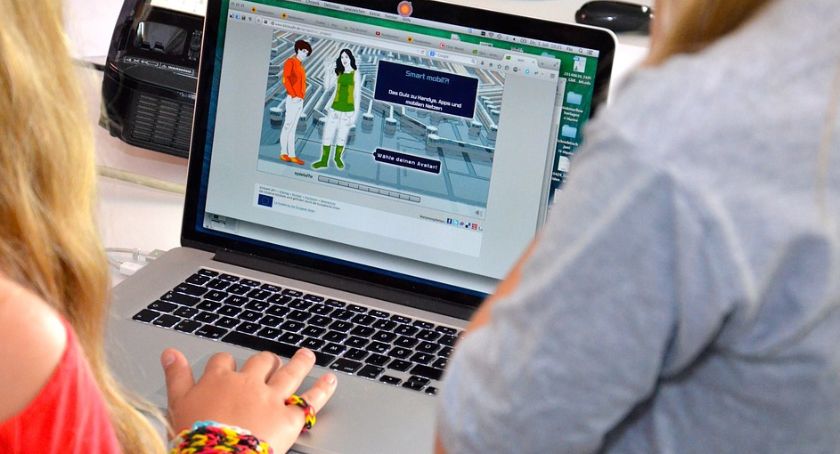 Zdalne lekcje. Do uczniów powiatu szczecineckiego w tym tygodniu trafią nowe laptopy