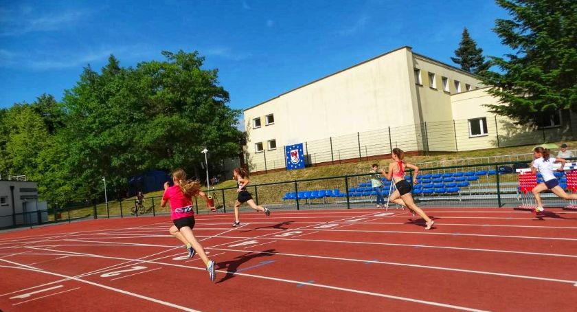 Stadion lekkoatletyczny przy ZS nr 6 zaprasza na bieżnię!