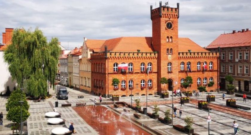 Płatności podatku na raty, zwolnienia dla dużych sklepów. Miejskie pomysły na pomoc przedsiębiorcom