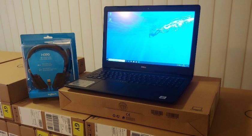 W Szczecinku uczniowie i młodzież z pieczy zastępczej otrzymają laptopy